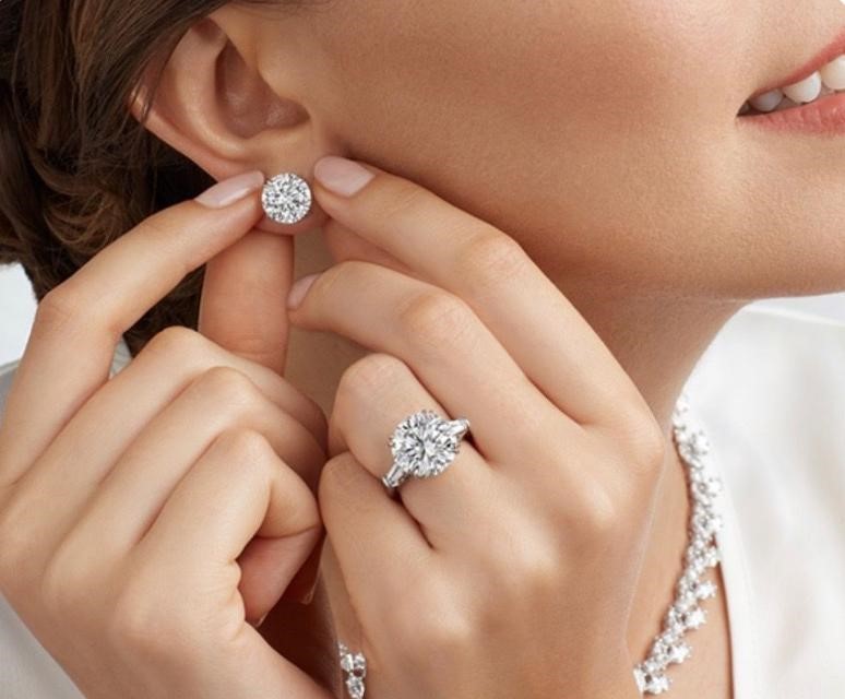 Solitaire Pendant 1